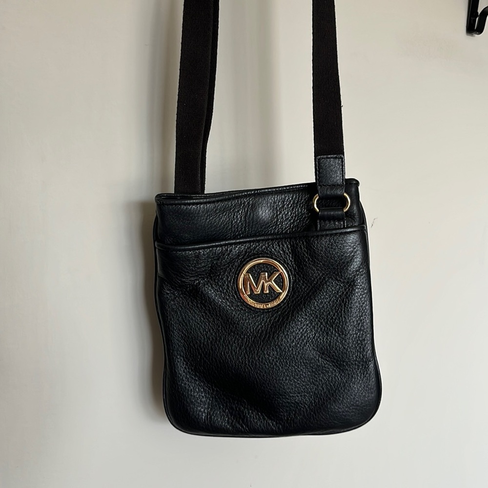 Michael Kors women’s crossbody bag!